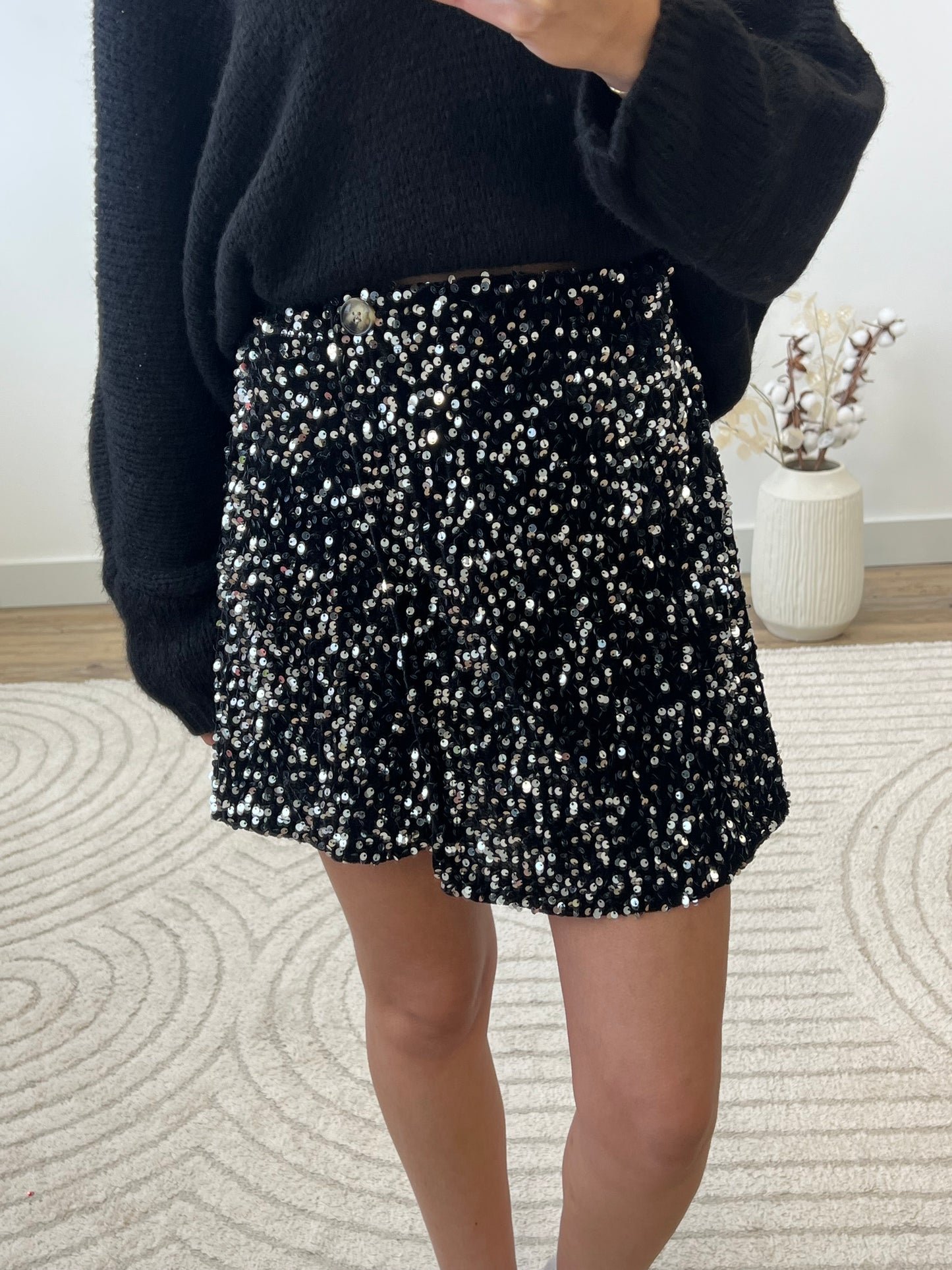JUPE SHORT À SEQUINS ARGENTÉ