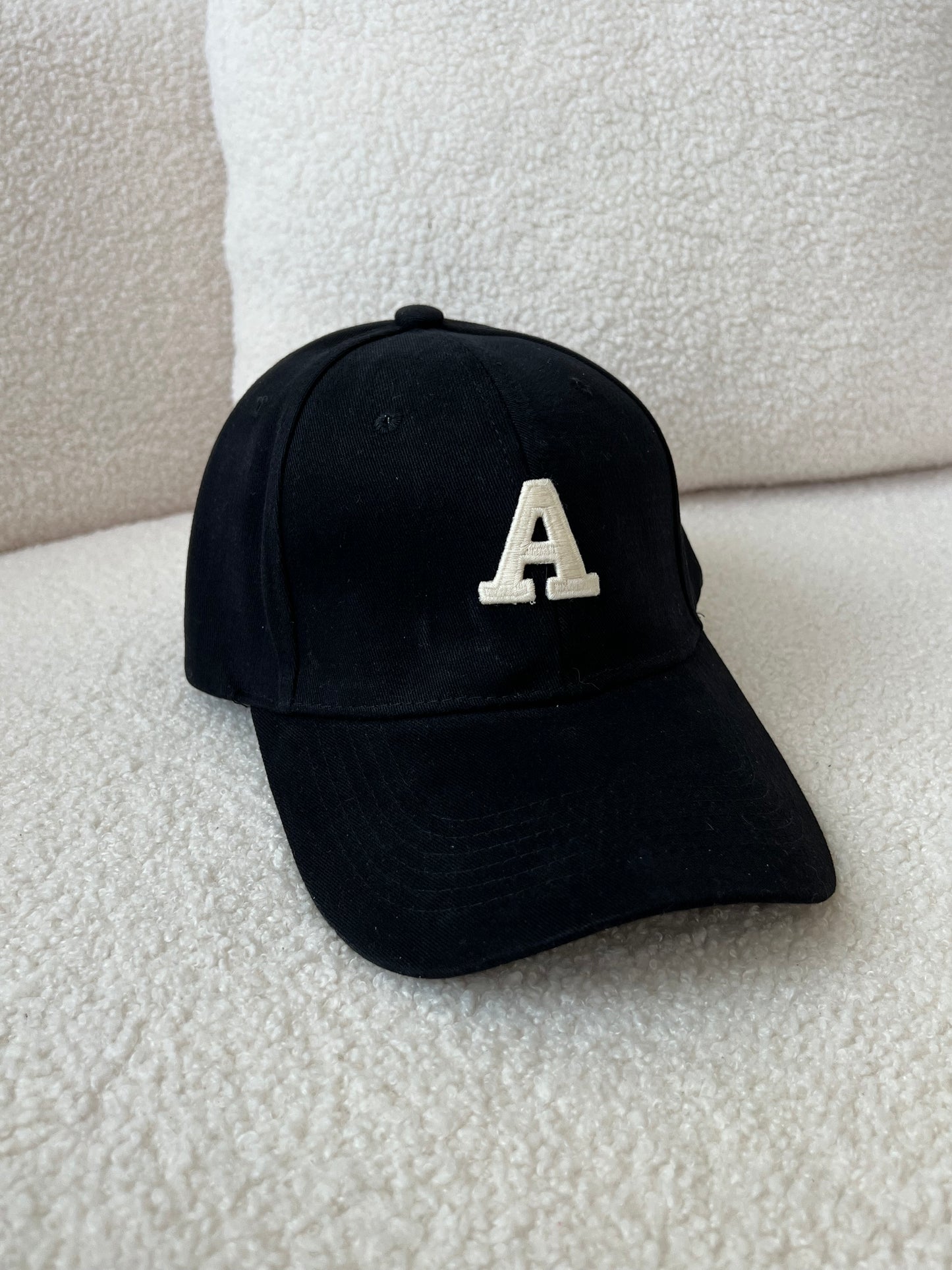 CASQUETTE « À » NOIR