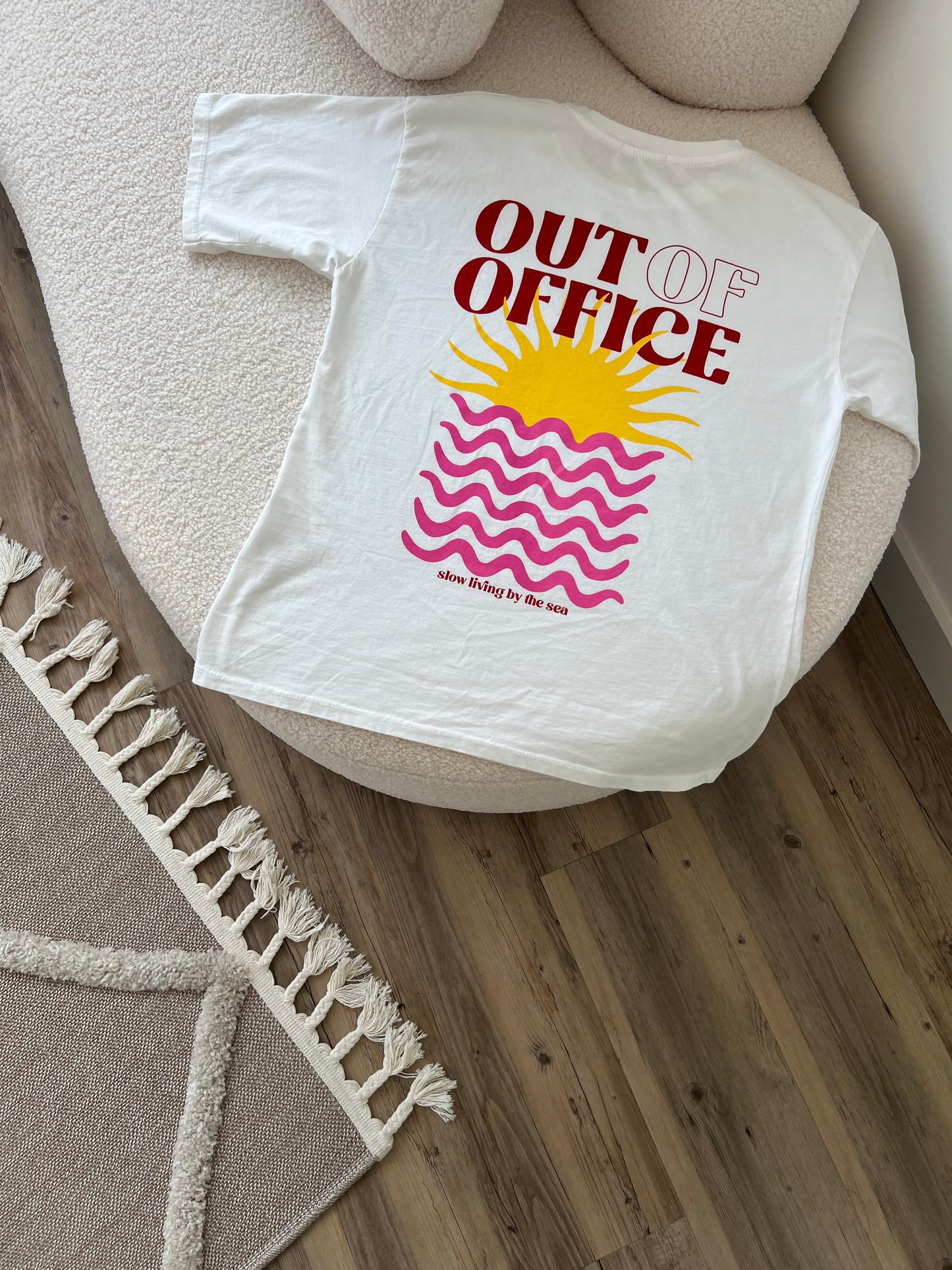 T-SHIRT OUT OF OFFICE