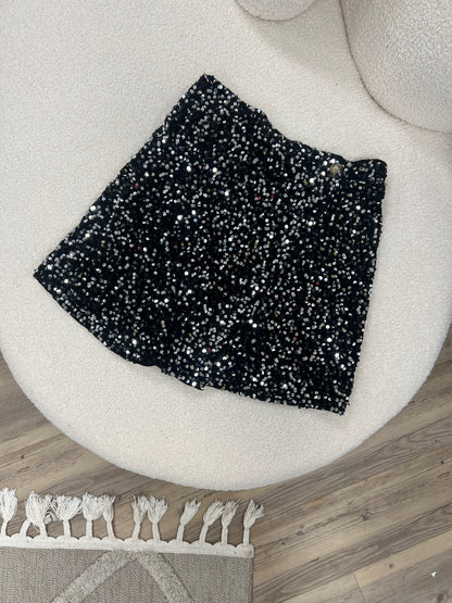 JUPE SHORT À SEQUINS ARGENTÉ